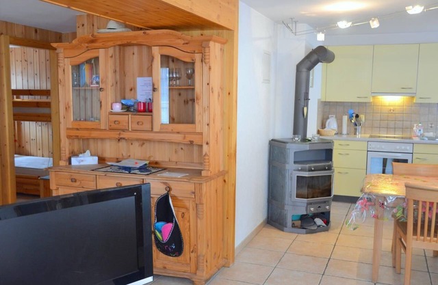 Exterior: apartamento en la planta baja de un chalet, para 4 personas, balcón, jardín con mobili