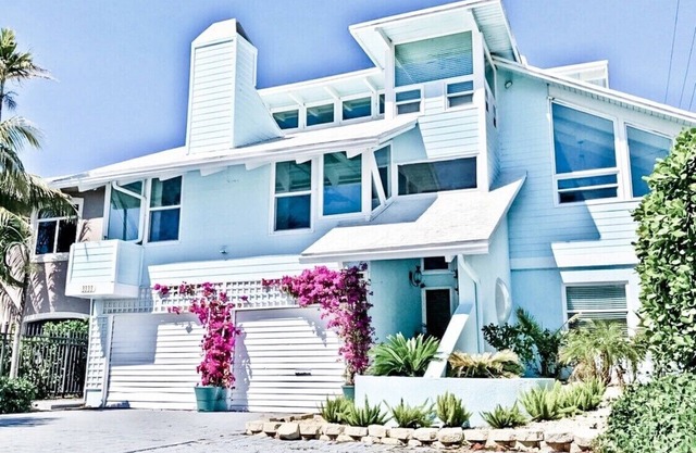 Ultimate Beach House. # 1 Five Story 6 Bedroom Beach House. Pasos de la arena