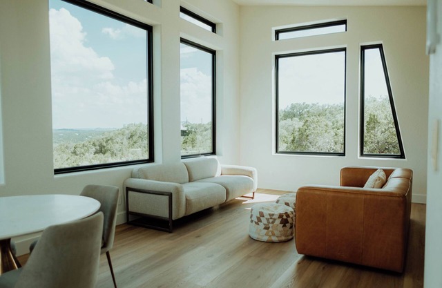 Overlook Tower - Views, Hot Tub, RV/Tesla Hookup & Plenty of Parking!