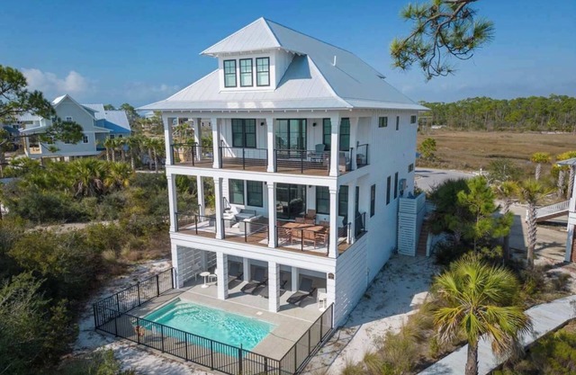 Oyster cove- Beach front -pet friendly -elevator