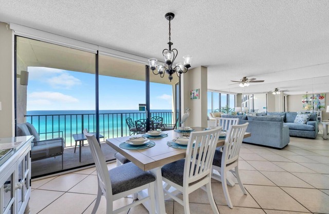 OZsome Beach Retreat ~ Edgewater Tower 2 ~ 2 Bed + Bunks ~ Beachfront Sleeps 10