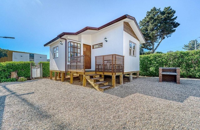 Pacific Cabin 2B W/Wifi, Smart TV & Parking.