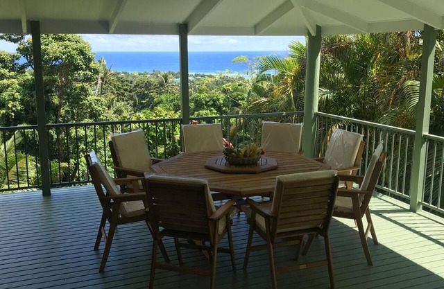 Pacific views, tranquil location, extra large home, Navy House 1