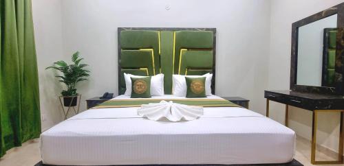 Pakeeza Hotel - Faisal Town