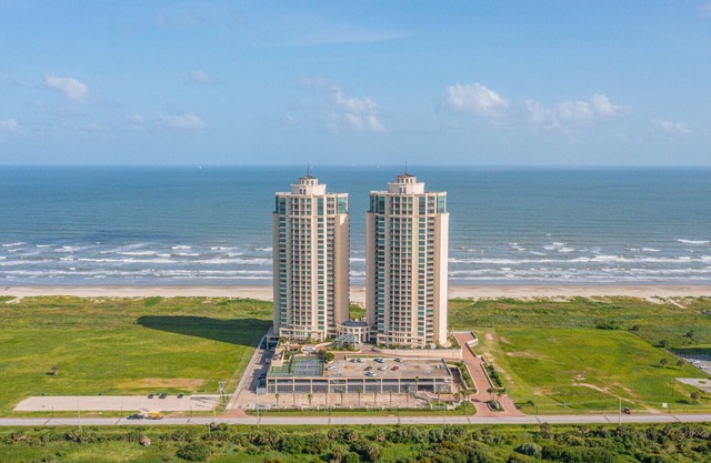 Condominio de lujo frente