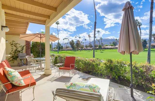 Palm Desert Condo w/ Patio & Golf Course Views