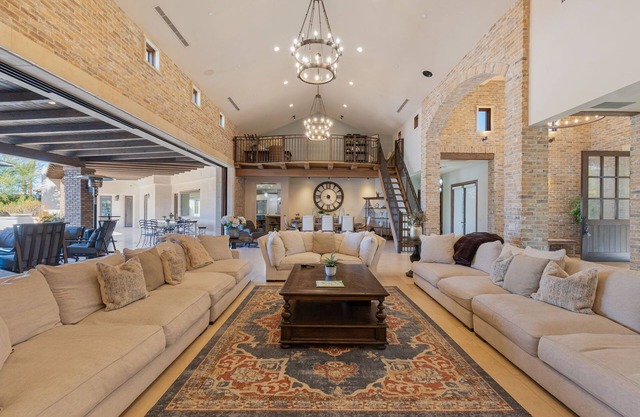 Full Amenity Estate- No Checkout Time on Departure Date