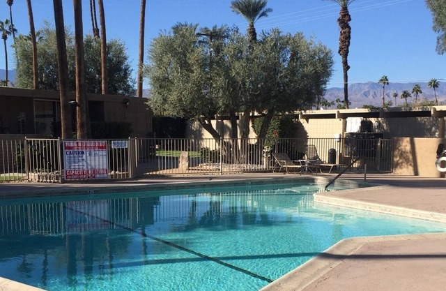 Escondite de Palm Desert Aus- solo alquiler mensual
