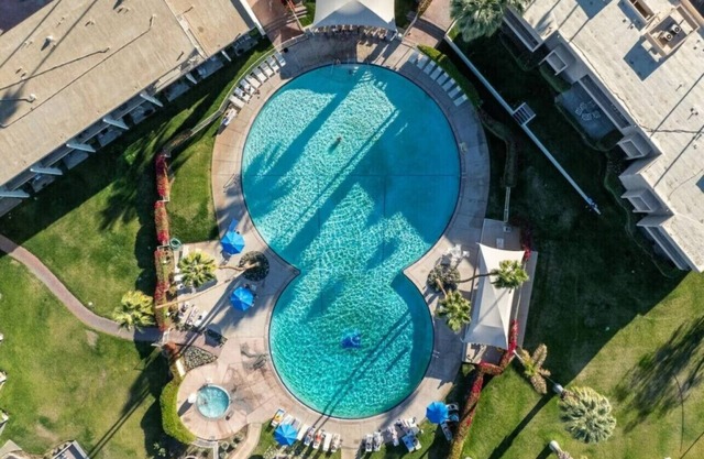 Palm Desert Studio at Shadow Mountain Resort...steps to El Paseo's Charms