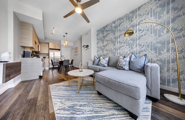 Palm Paradise in DTWN 3 Min From Las Olas