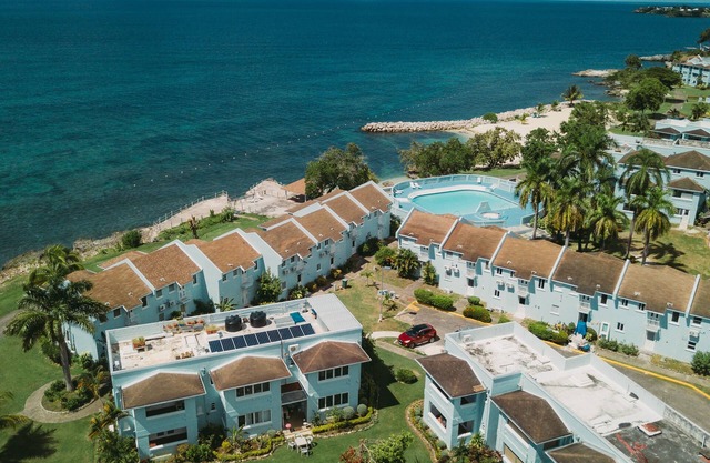 Palm Point - 2/2 Townhouse Steps from the Beach