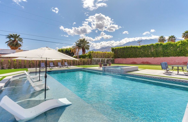 3 Mi to Dtwn: Palm Springs Home w/ Backyard Oasis!