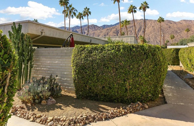 Palm Springs Hideaway: condominio privado a nivel del suelo con piscina, jacuzzi, sauna y gimnasio.