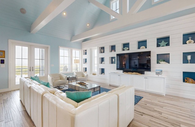 Palmilla Big Blue Gulf-front home with pool, spa, & scenic views of the beach