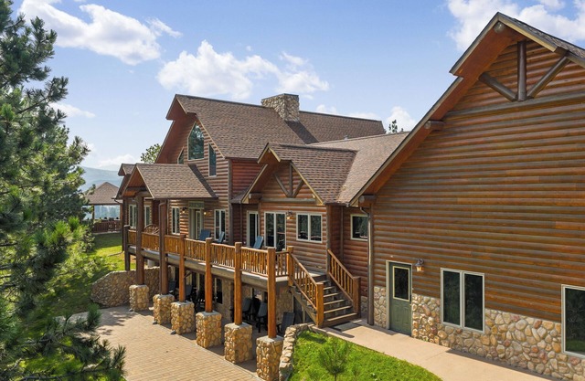 Panoramic Black Hills Views of Historic Deadwood, Hot Tub and Wildlife Galore!