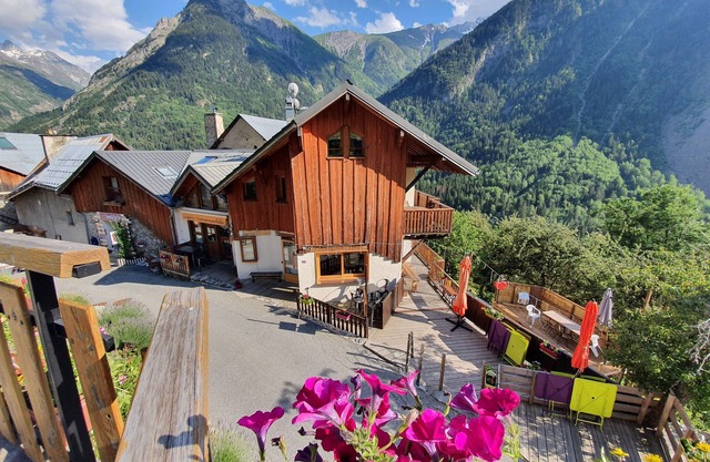 Panoramic mountain 7 bed apartment
