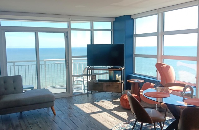 Vistas panorámicas desde el piso 20 Condominio frente al mar en esquina