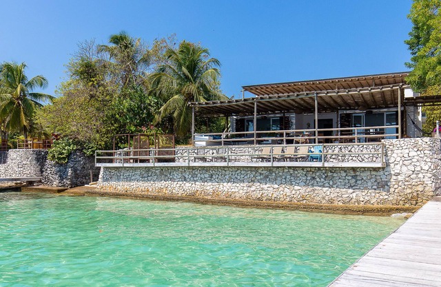 Paradise 6 Bedroom Villa in Rosario Islands