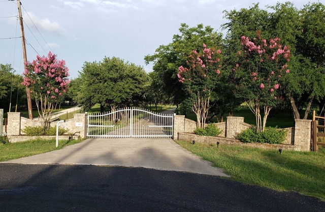 Paraíso en 7 acres. Espacio para recorrer y hermosa piscina es una ventaja!