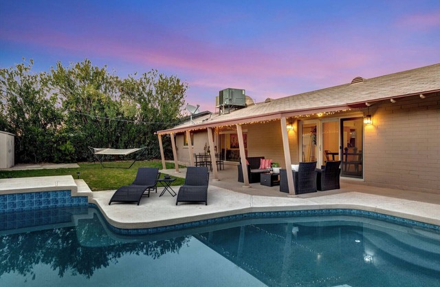 Paradise Scottsdale - 6 Beds / 4 Bedrooms + Pool!