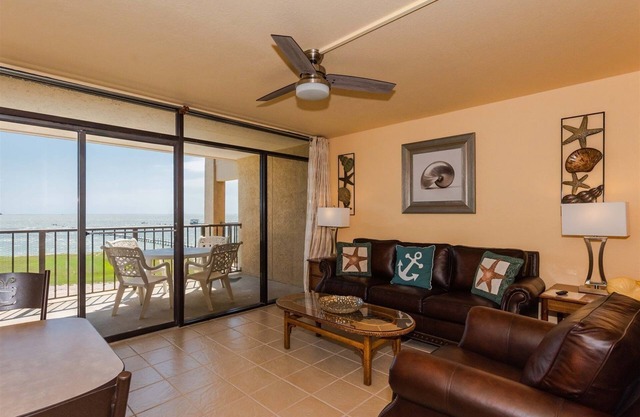 Paradise | Waterfront Comfort at Laguna Reef 411