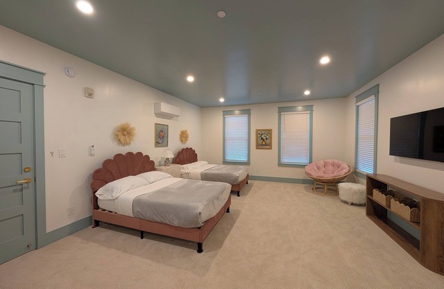 Parkway House Goshen Bed & Breakfast-Suite #1 - Boutique Style Family Friendly