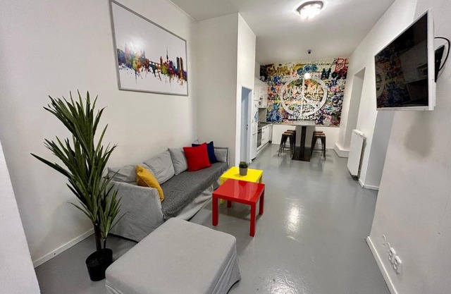 PARTY HOUSE PRAGUE - Apartments Ve Smečkách 18, CITY CENTER!