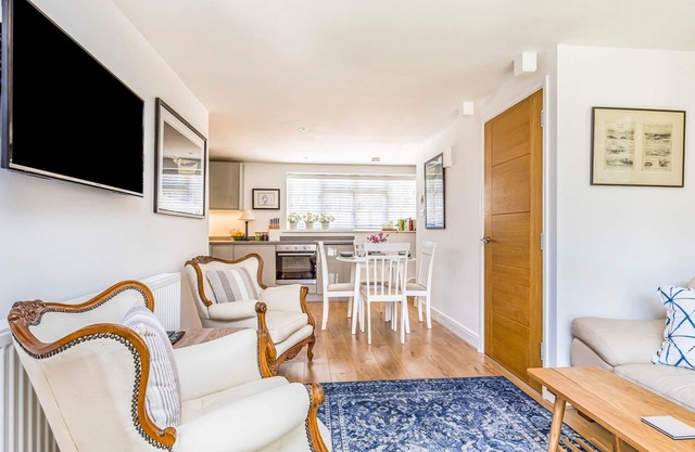 Pass the Keys | Charming Cottage with Garden