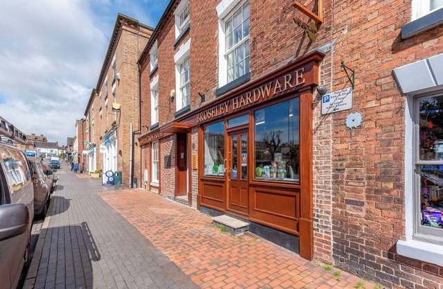 Pass the Keys | James place - Flat 1 · James' Place at The Iron House!
