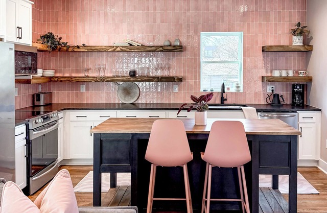 Pastel Dreams - Dreamy Apt Suite in East Nash