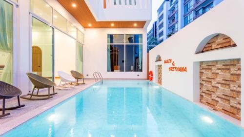Pattaya Walking Street 5 bedroom 6 Bath KTV BBQ pool villa
