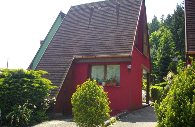 Casa tranquila, entorno florido, estacionamiento, terraza privada, cerca Colmar