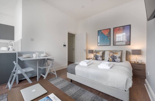 PBC | Large Studio - Earl's Court 119 - EC6
