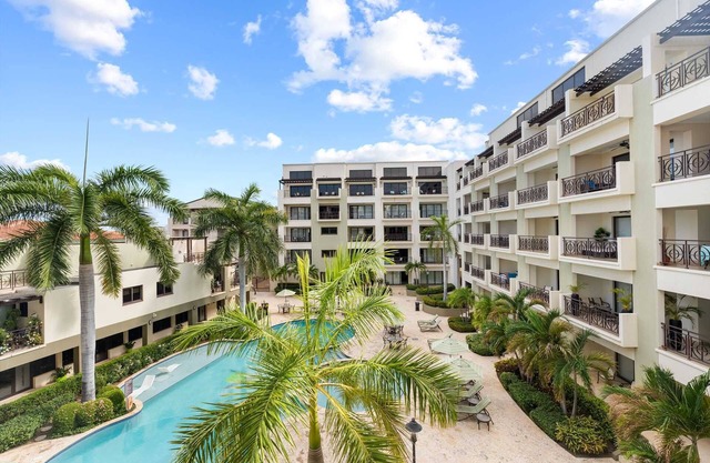 Condominio de belleza tropical, acogedor y encantador con preciosas vistas a la piscina