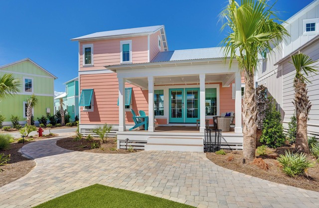 PCB 'Margaritas & Parrots in Paradise' Bungalow
