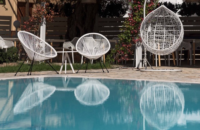 Acogedores apartamentos con piscina cerca de la playa en un entorno relajante
