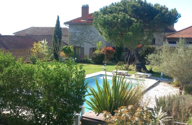 Beautiful, peaceful residence with swimming pool