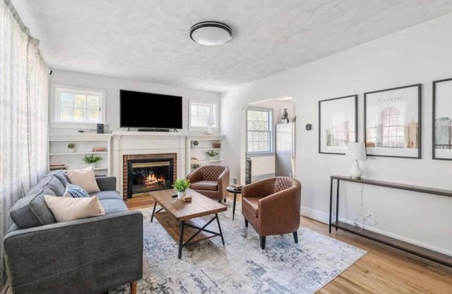 Peaceful & Cozy 2 BR Unit with Large Fenced Backyard-Family & Pet Friendly