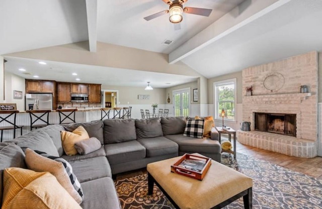 Peaceful, family friendly home close to water activities, shopping, and more!