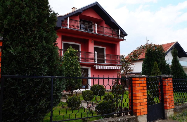 Peaceful Family Stay in Golubac – Guest House Lona