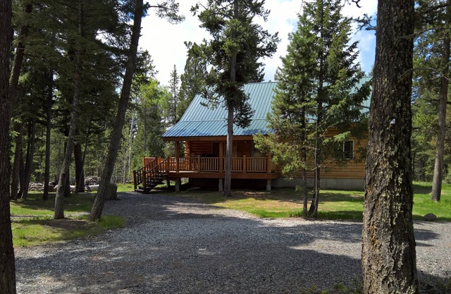 Cabaña de madera tranquila con todas las comodidades