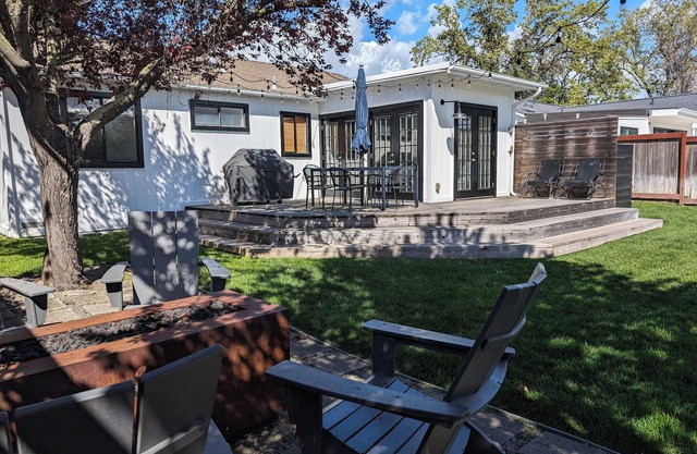 Escapada de lujo, moderna y totalmente renovada de Sonoma - Piscina, fácil paseo / bicicleta a la Plaza