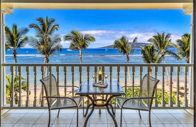 423 Lahaina Shores romántico remodelado frente al mar Studio 423