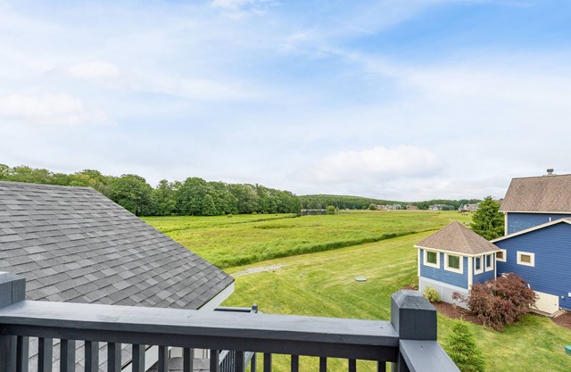 Peaceful Retreat: Lakefront, Dogs Welcome, Hot Tub, Fireplace!