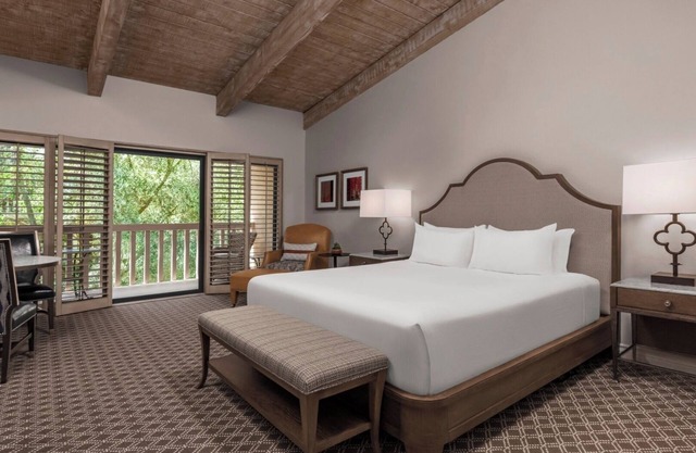 Peaceful Room w/ Outdoor Space Perfect Romantic Couple Stay | Outdoor Pool