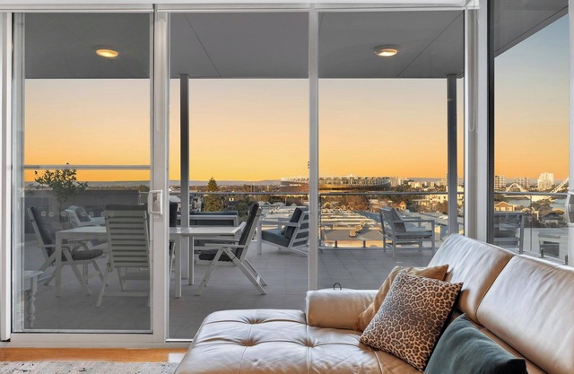 Peaceful Sanctuary with Panoramic Views near Optus Stadium