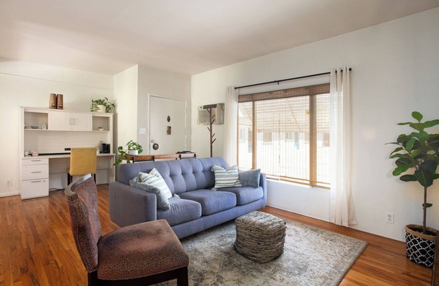 Peaceful Stand-alone Hideaway