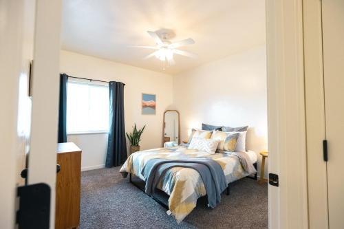 Peaceful Townhome Fast Wifi Enclosed Garage