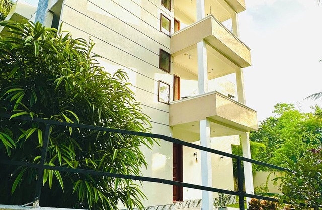 Peaceful villa 3km from Hikkaduwa Beach, surrounded by nature and birdsong.