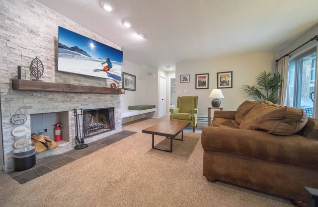 Peaceful w/Wood Burning Fireplace, Patio